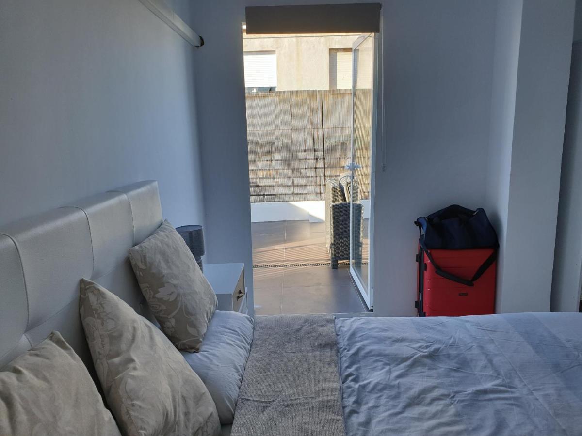 Beachside Apartment In Торевиеха Екстериор снимка