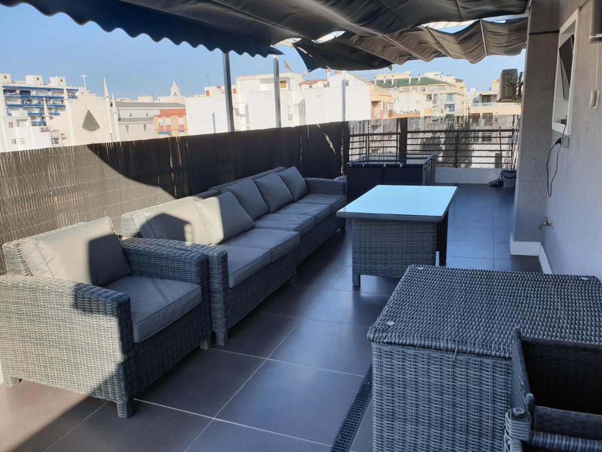 Beachside Apartment In Торевиеха Екстериор снимка