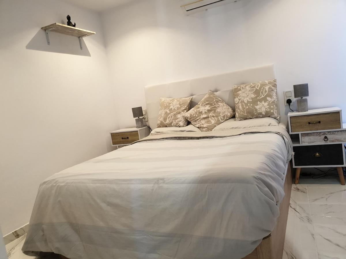 Beachside Apartment In Торевиеха Екстериор снимка
